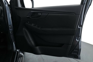 https://vehicle-cdn.autoleague.cloud/30352_950810358_17.jpg