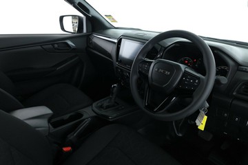 https://vehicle-cdn.autoleague.cloud/30352_950810358_19.jpg