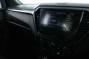 https://vehicle-cdn.autoleague.cloud/30352_950810358_22.jpg