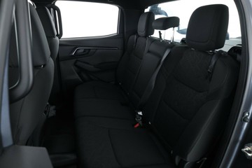https://vehicle-cdn.autoleague.cloud/30352_950810358_32.jpg