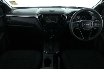 https://vehicle-cdn.autoleague.cloud/30352_950810358_33.jpg