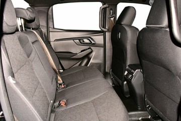 https://vehicle-cdn.autoleague.cloud/30352_950810384_8.jpg