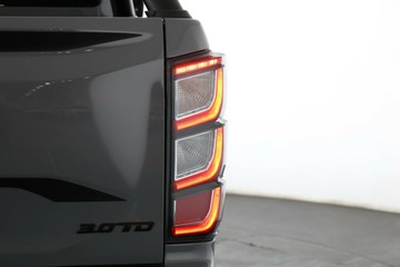 https://vehicle-cdn.autoleague.cloud/30352_950810468_14.jpg