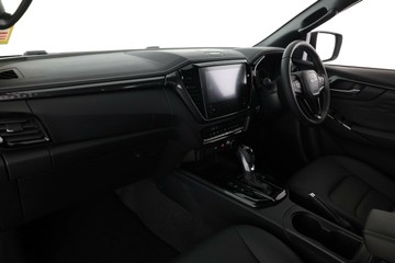 https://vehicle-cdn.autoleague.cloud/30352_950810468_31.jpg