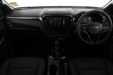 https://vehicle-cdn.autoleague.cloud/30352_950810468_33.jpg