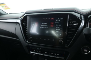 https://vehicle-cdn.autoleague.cloud/30352_950969621_23.jpg