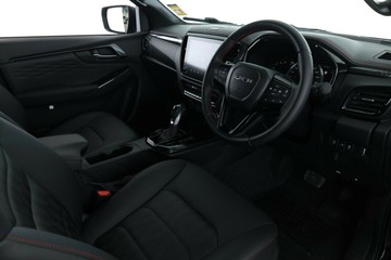 https://vehicle-cdn.autoleague.cloud/30352_950969640_19.jpg