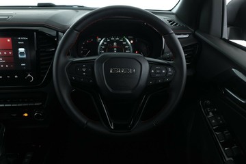 https://vehicle-cdn.autoleague.cloud/30352_950969640_20.jpg