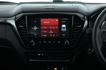 https://vehicle-cdn.autoleague.cloud/30352_950969640_24.jpg