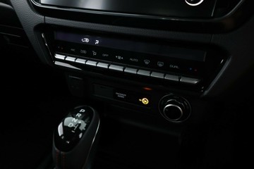 https://vehicle-cdn.autoleague.cloud/30352_950969640_26.jpg
