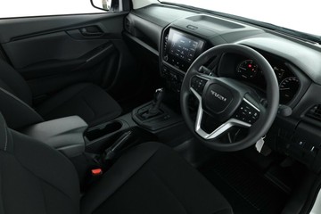 https://vehicle-cdn.autoleague.cloud/30352_951036399_18.jpg