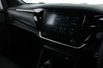 https://vehicle-cdn.autoleague.cloud/30352_951038642_23.jpg
