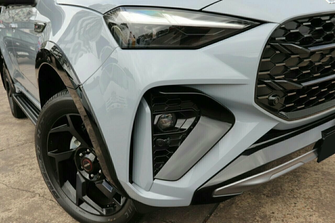 Isuzu Mu-x image 2