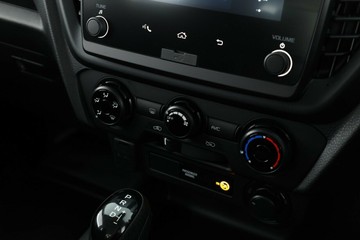 https://vehicle-cdn.autoleague.cloud/30352_960006765_26.jpg