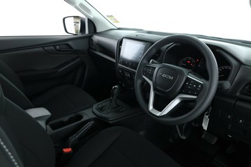 https://vehicle-cdn.autoleague.cloud/30352_960006874_19.jpg