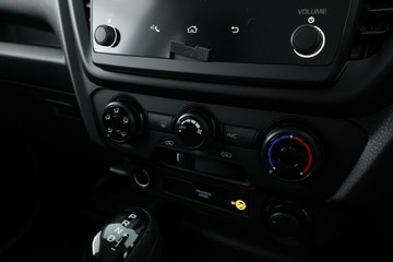 https://vehicle-cdn.autoleague.cloud/30352_960006874_25.jpg