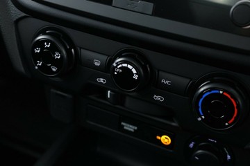 https://vehicle-cdn.autoleague.cloud/30352_960067691_30.jpg