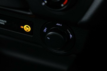 https://vehicle-cdn.autoleague.cloud/30352_960067691_31.jpg