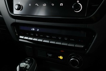 https://vehicle-cdn.autoleague.cloud/30352_960069776_27.jpg