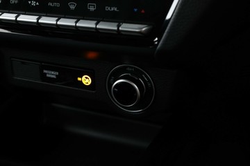 https://vehicle-cdn.autoleague.cloud/30352_960069776_28.jpg