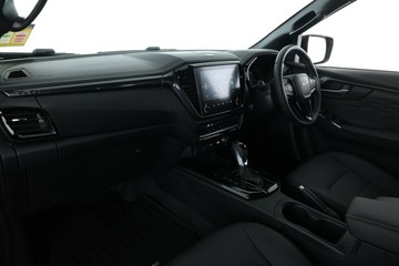 https://vehicle-cdn.autoleague.cloud/30352_960069776_33.jpg