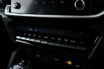 https://vehicle-cdn.autoleague.cloud/30352_960070922_27.jpg