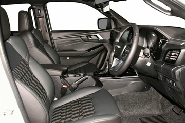 https://vehicle-cdn.autoleague.cloud/30352_960140713_9.jpg