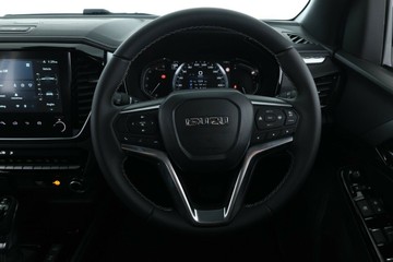 https://vehicle-cdn.autoleague.cloud/30352_960140715_20.jpg