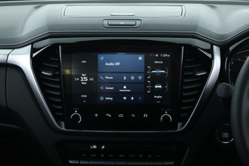 https://vehicle-cdn.autoleague.cloud/30352_960140715_24.jpg