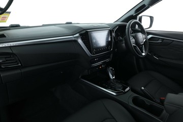 https://vehicle-cdn.autoleague.cloud/30352_960140715_32.jpg