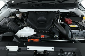 https://vehicle-cdn.autoleague.cloud/30352_960140715_6.jpg