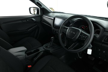 https://vehicle-cdn.autoleague.cloud/30352_960140769_18.jpg