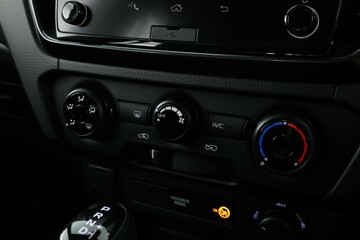 https://vehicle-cdn.autoleague.cloud/30352_960140769_24.jpg