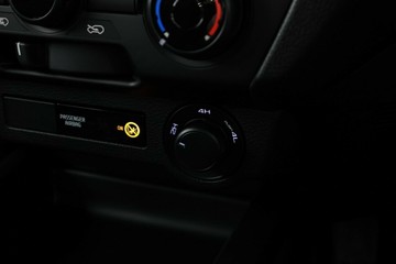 https://vehicle-cdn.autoleague.cloud/30352_960140769_26.jpg