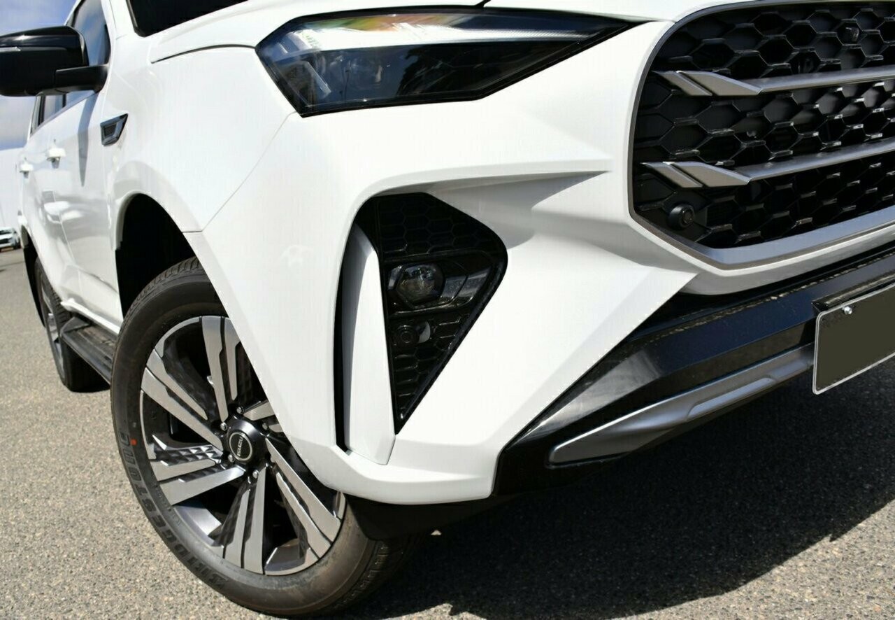 Isuzu Mu-x image 2
