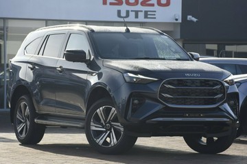 https://vehicle-cdn.autoleague.cloud/30352_960142007_1.jpg
