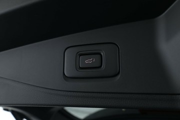 https://vehicle-cdn.autoleague.cloud/30352_960142203_16.jpg