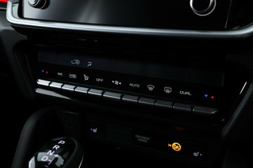 https://vehicle-cdn.autoleague.cloud/30352_960142203_26.jpg