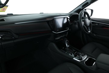 https://vehicle-cdn.autoleague.cloud/30352_960142203_32.jpg
