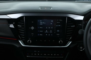 https://vehicle-cdn.autoleague.cloud/30352_960142268_24.jpg