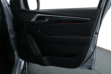 https://vehicle-cdn.autoleague.cloud/30352_960142341_18.jpg
