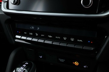 https://vehicle-cdn.autoleague.cloud/30352_960142375_26.jpg