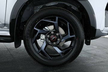 https://vehicle-cdn.autoleague.cloud/30352_960142375_3.jpg
