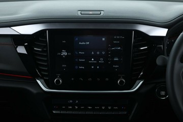 https://vehicle-cdn.autoleague.cloud/30352_960142395_23.jpg