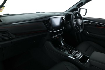 https://vehicle-cdn.autoleague.cloud/30352_960142395_31.jpg