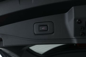 https://vehicle-cdn.autoleague.cloud/30352_960142474_16.jpg