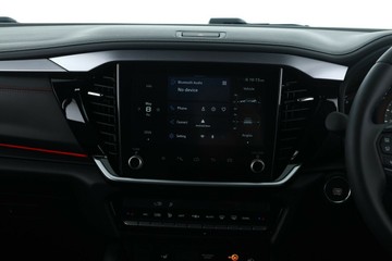 https://vehicle-cdn.autoleague.cloud/30352_960142474_24.jpg