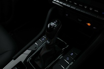 https://vehicle-cdn.autoleague.cloud/30352_960142474_28.jpg