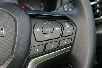 https://vehicle-cdn.autoleague.cloud/30352_960142525_9.jpg
