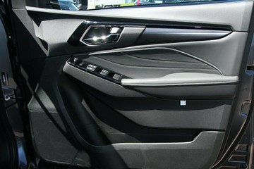 https://vehicle-cdn.autoleague.cloud/30352_960142757_5.jpg